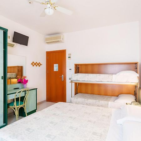 Hotel Astor Alba Adriatica Esterno foto
