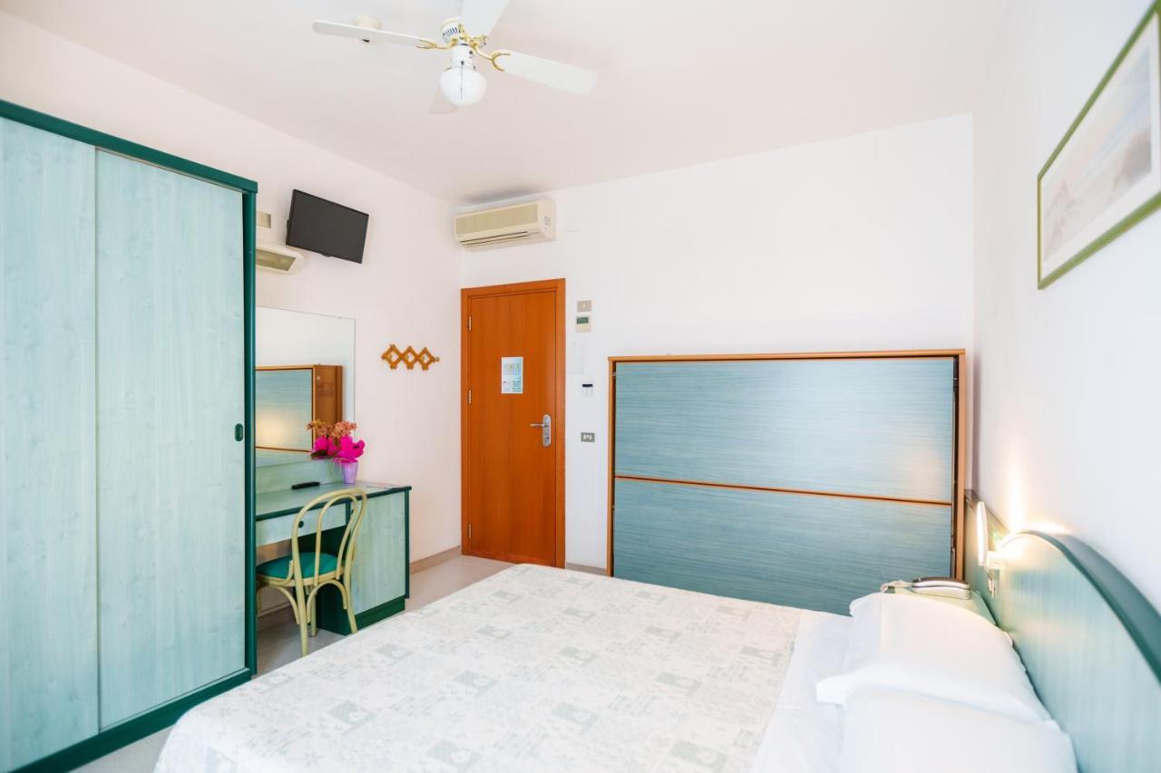 Hotel Astor Alba Adriatica Esterno foto