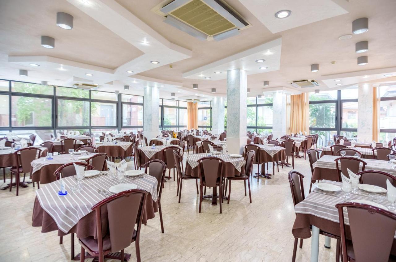 Hotel Astor Alba Adriatica Esterno foto