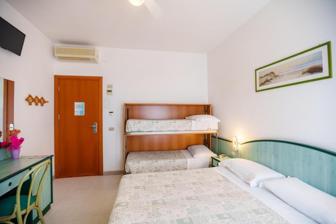 Hotel Astor Alba Adriatica Esterno foto