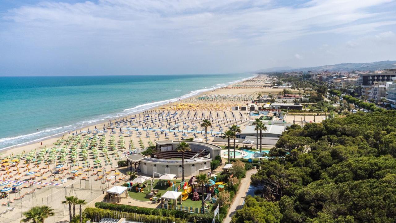 Hotel Astor Alba Adriatica Esterno foto