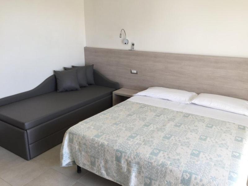 Hotel Astor Alba Adriatica Esterno foto