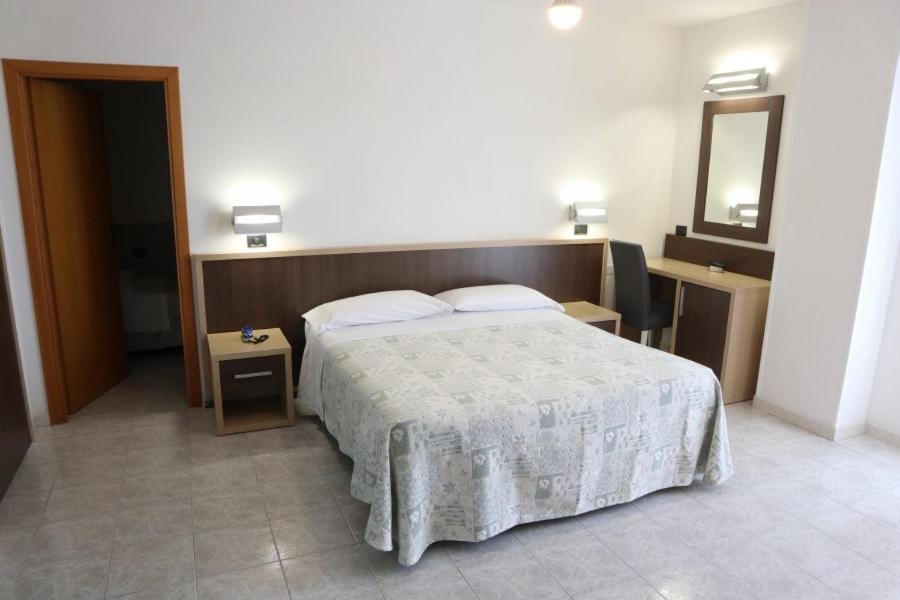 Hotel Astor Alba Adriatica Esterno foto