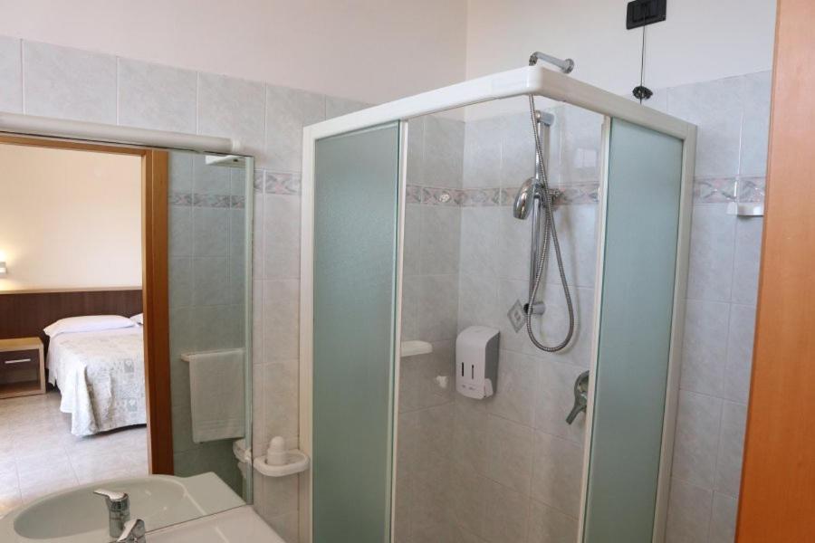 Hotel Astor Alba Adriatica Esterno foto