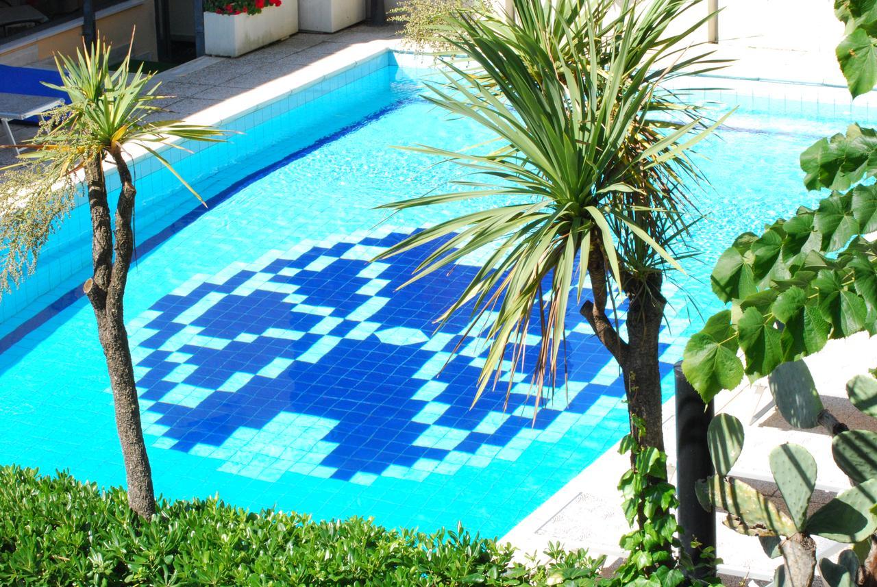 Hotel Astor Alba Adriatica Esterno foto
