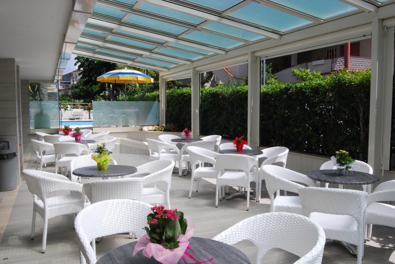 Hotel Astor Alba Adriatica Esterno foto