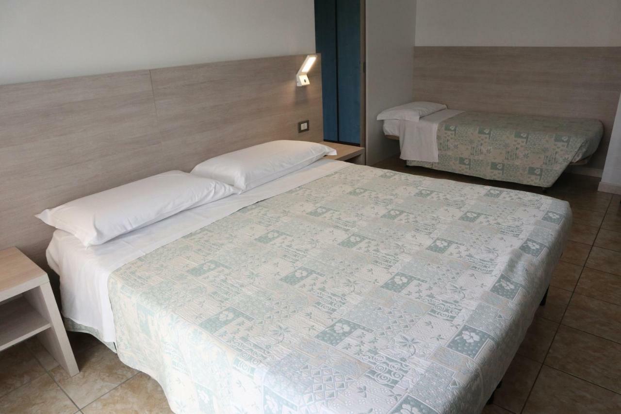 Hotel Astor Alba Adriatica Esterno foto